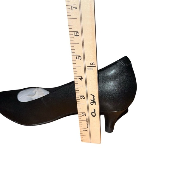 Clark’s Leather pumps size 6.5 - Picture 6 of 6